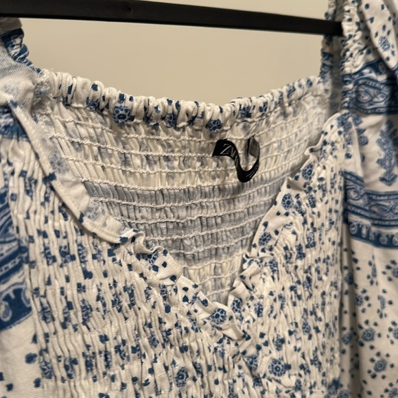 Zara Blue and white printed croptop,Size small - Picture 3 of 4